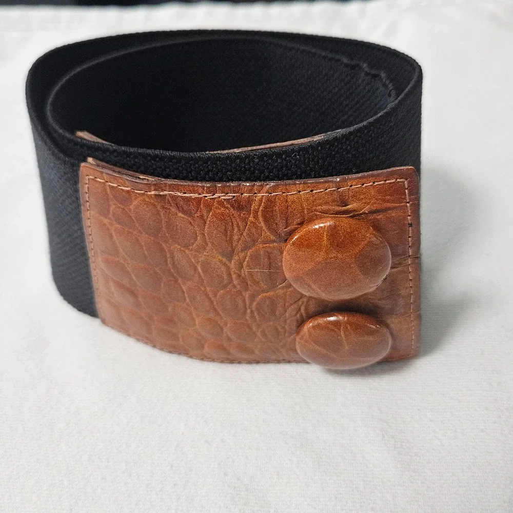 Omega Vintage Womens Brown Faux Croc Elastic Cinch Waist Belt Made in USA Medium